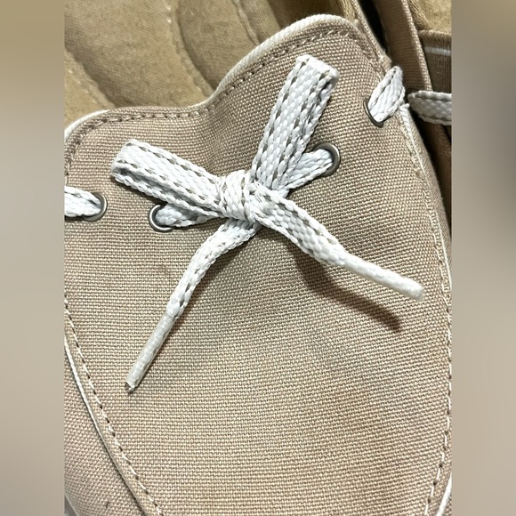 Grasshoppers Beige Canvas Slip-Ons with Soft Ortholite insoles Size 8.5 W - Picture 2 of 12